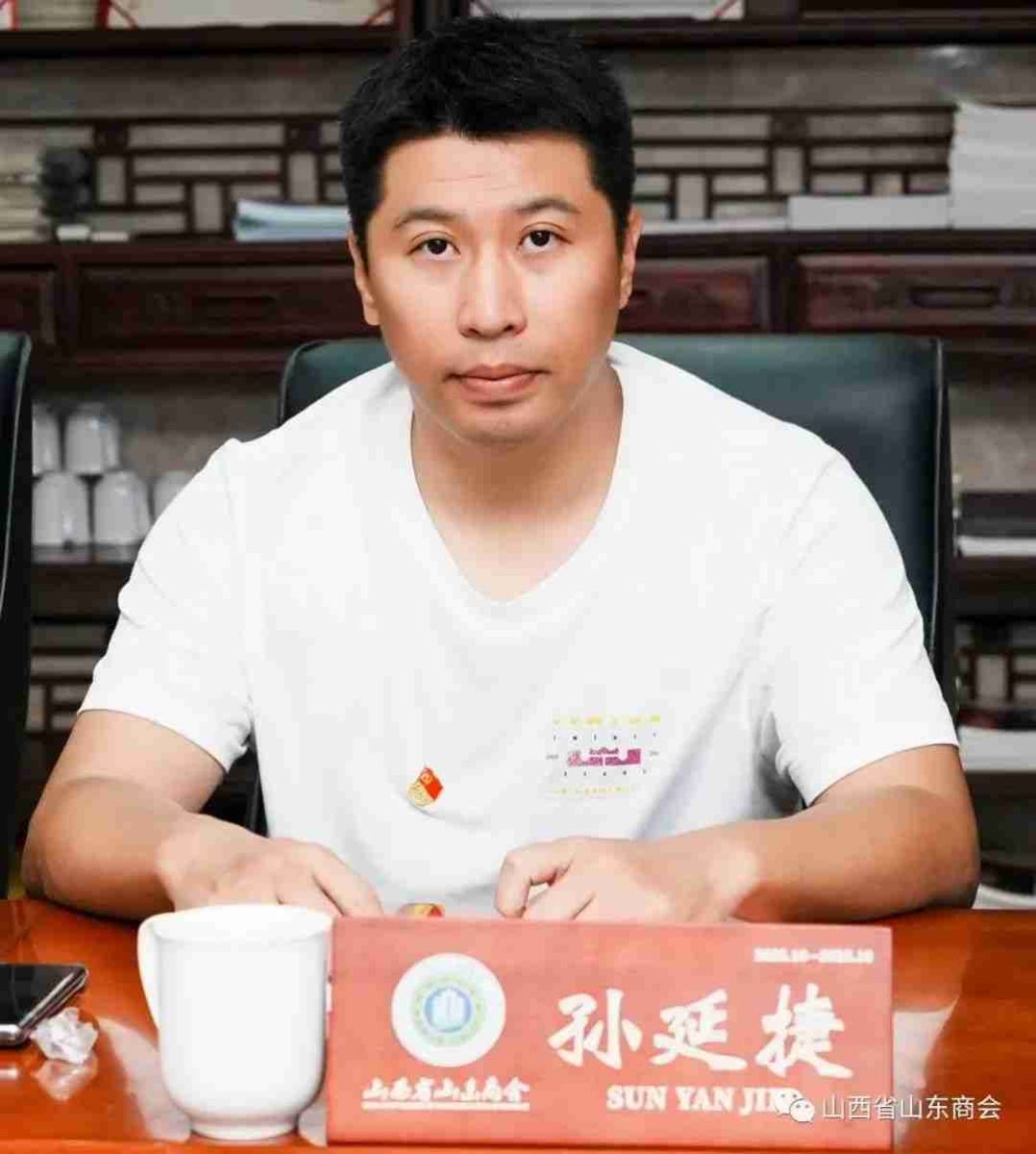 DƬ