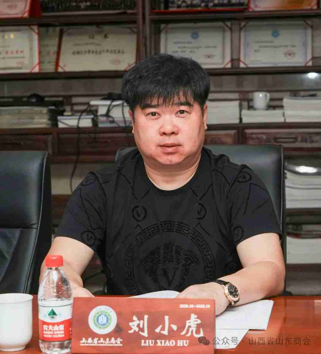 DƬ
